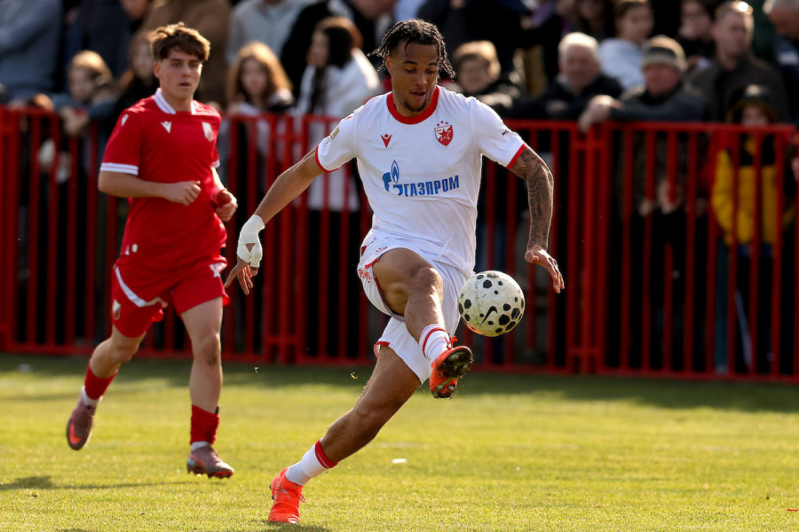 POLUVREME U DOBANOVCIMA: Zvezda rano stekla veliku prednost i ugasila Budućnost