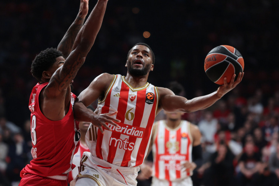 ZVEZDA ŽIVNULA NA KRAJU ČETVRTINE! Dinamično poluvreme u Pireju – OLIMPIJAKOS ZA KORAK ISPRED!