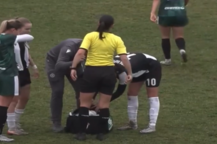 PREKID NA KUPU U ŽENSKOM FUDBALU: Povredila se arbitarka, usledile su scene kakve se retko viđaju! (VIDEO)