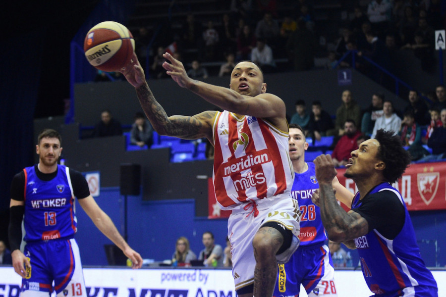 TESNO: Crvena zvezda vodi na ulasku u poslednju deonicu meča!