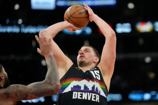 SPEKTAKL U NBA LIGI: Nikola Jokić "udara" na Voriorse!