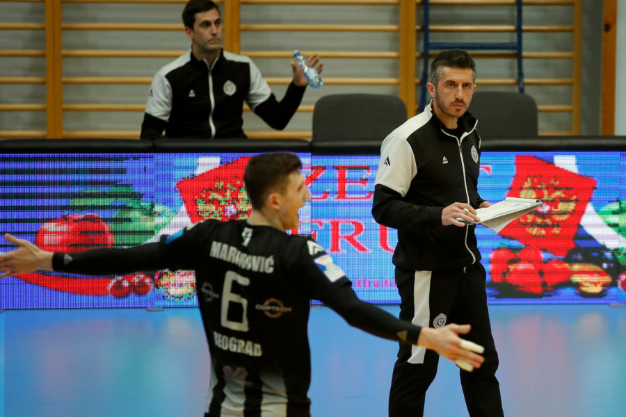 "TO SU RELIKTI STARIH VREMENA": Konačno se javio trener Partizana posle skandaloznog ispada prema ženama!