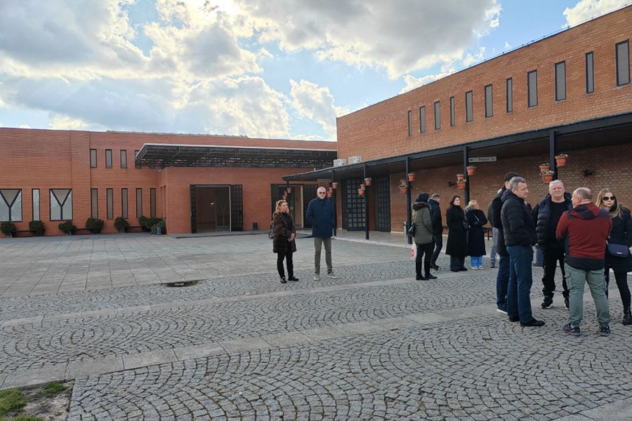 LEGENDA SRPSKE KOŠARKE NA SAHRANI JEČMENICE: Veliki Danilović došao da se pozdravi od tragično stradale Tatjane! (FOTO)
