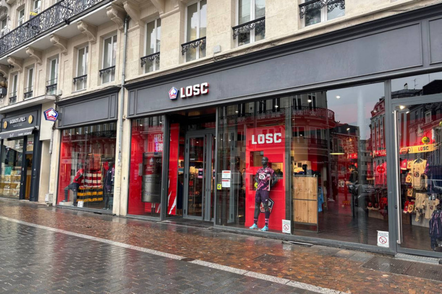 SPORTISSIMO U LILOVOJ PRODAVNICI, A TAMO ŠOK: Pogledajte šta smo našli i to sa Zvezdinim grbom (VIDEO)