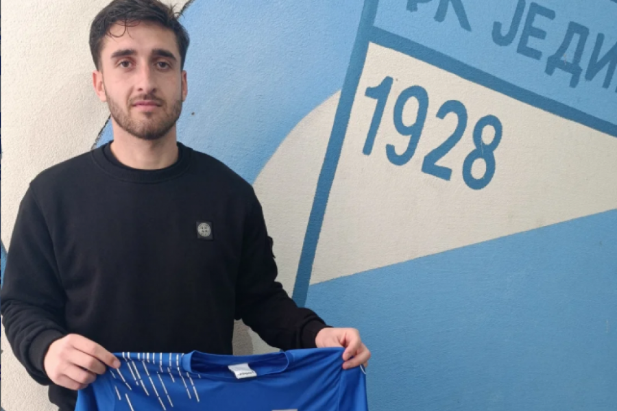 MOMAK ŽIVOPISNE KARIJERE STIGAO U SURČIN: Donosi bogato prvoligaško iskustvo