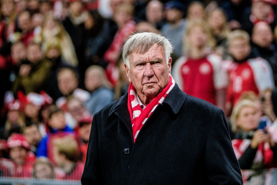 UMRO LEGENDARNI FUDBALSKI TRENER!