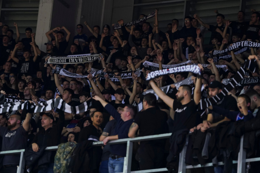 GROBARI PRAVILI HAOS: Evo zbog čega je prekinut meč Partizana i FMP u Čairu! (VIDEO)