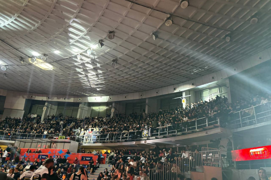 SKANDAL U NIŠU PREKINUO POLUFINALE: Sudije otišle u svlačionicu, Čović na meti navijača Partizana! (VIDEO)