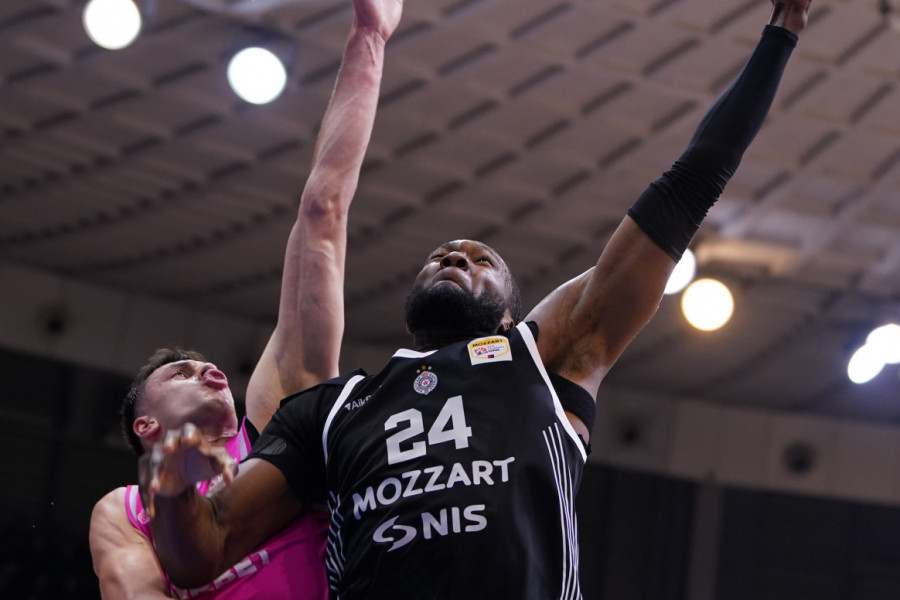 "SVE JE BIO PROBLEM": Bruno Fernando sumira utiske, a deca urlaju na njega - nezapamćene scene u Nišu! (VIDEO)