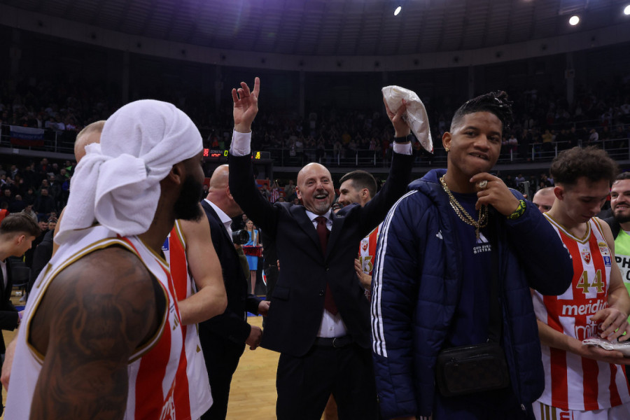 HIT REAKCIJA SAŠE OBRADOVIĆA U NIŠU: Pogledajte šta je uradio trener Zvezde kad su osvojili Kup (VIDEO)