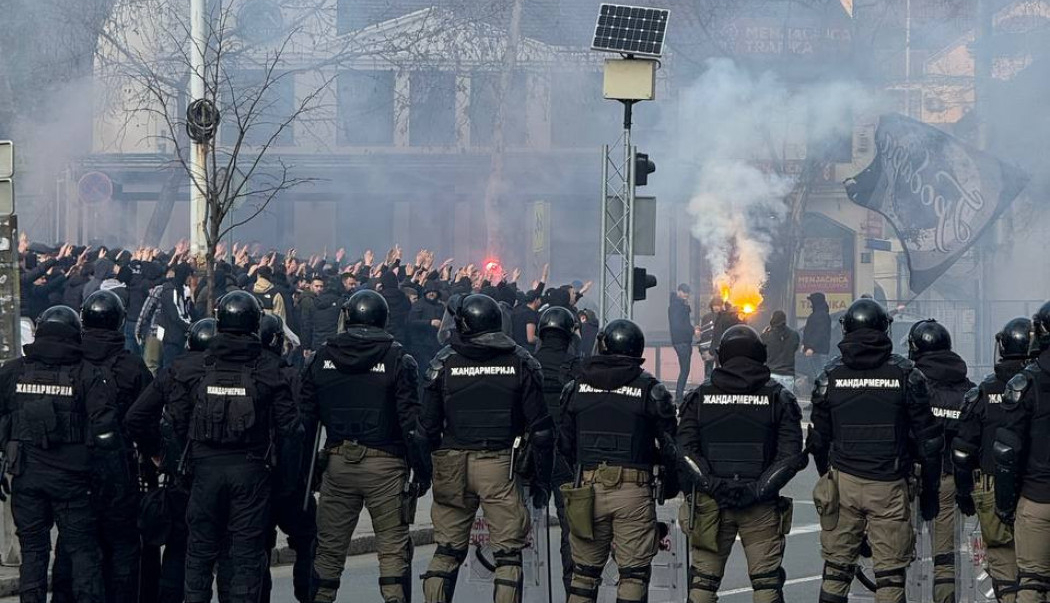 REKA GROBARA MARŠIRA PREMA MARAKANI: Pogledajte korteo grobara pred večiti derbi (VIDEO)
