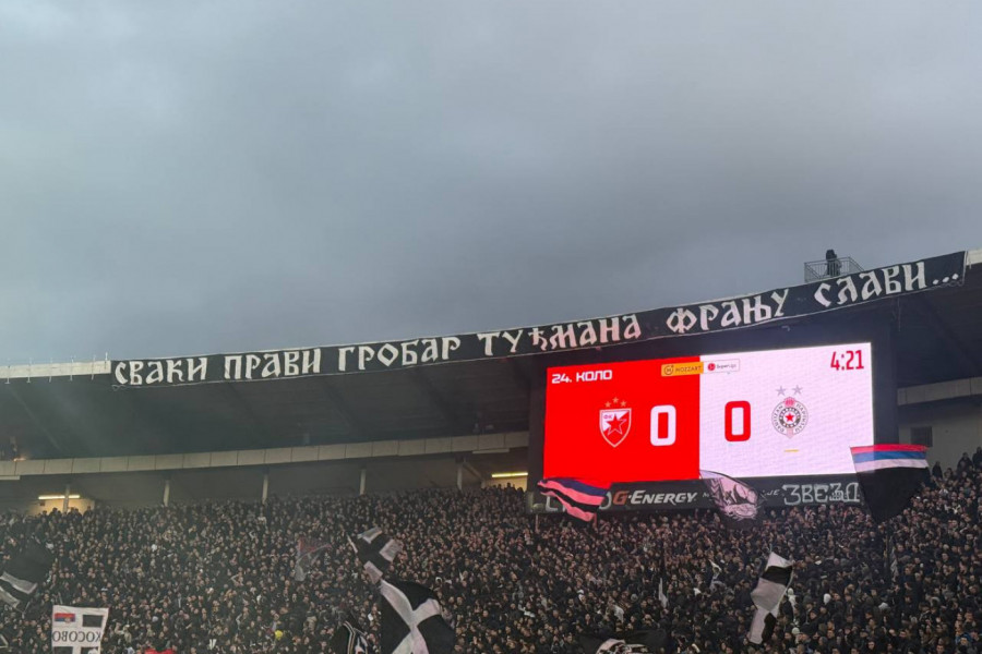 U STILU NINDŽA KORNJAČE: Pogledajte kako je navijač Zvezde okačio transparent “Tuđman” iznad južne tribine! (VIDEO)