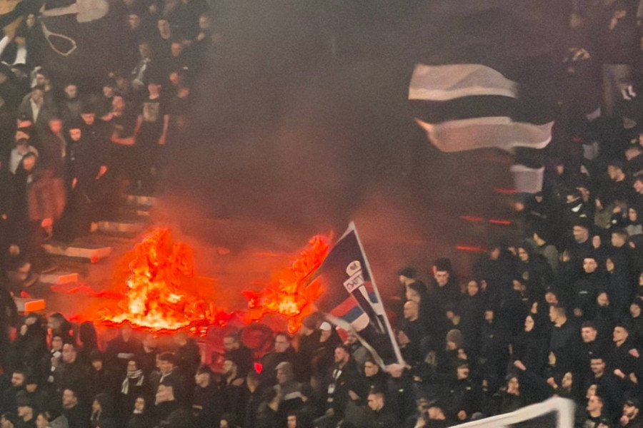 HAOS NA MARAKANI - PREKID: Grobari zapalili južnu tribinu, ali bukvalno - a delije odgovorile nečim što će crno-bele baš da boli! (VIDEO)