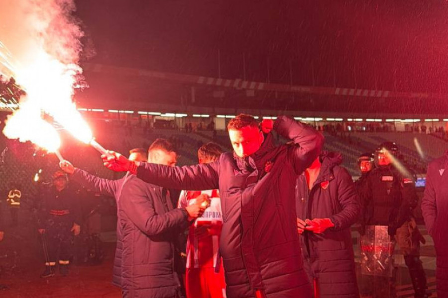 LUDNICA POSLE POBEDE NA DERBIJU: Marko Arnautović uzeo baklju pa napravio HAOS NA SEVERU! (VIDEO)