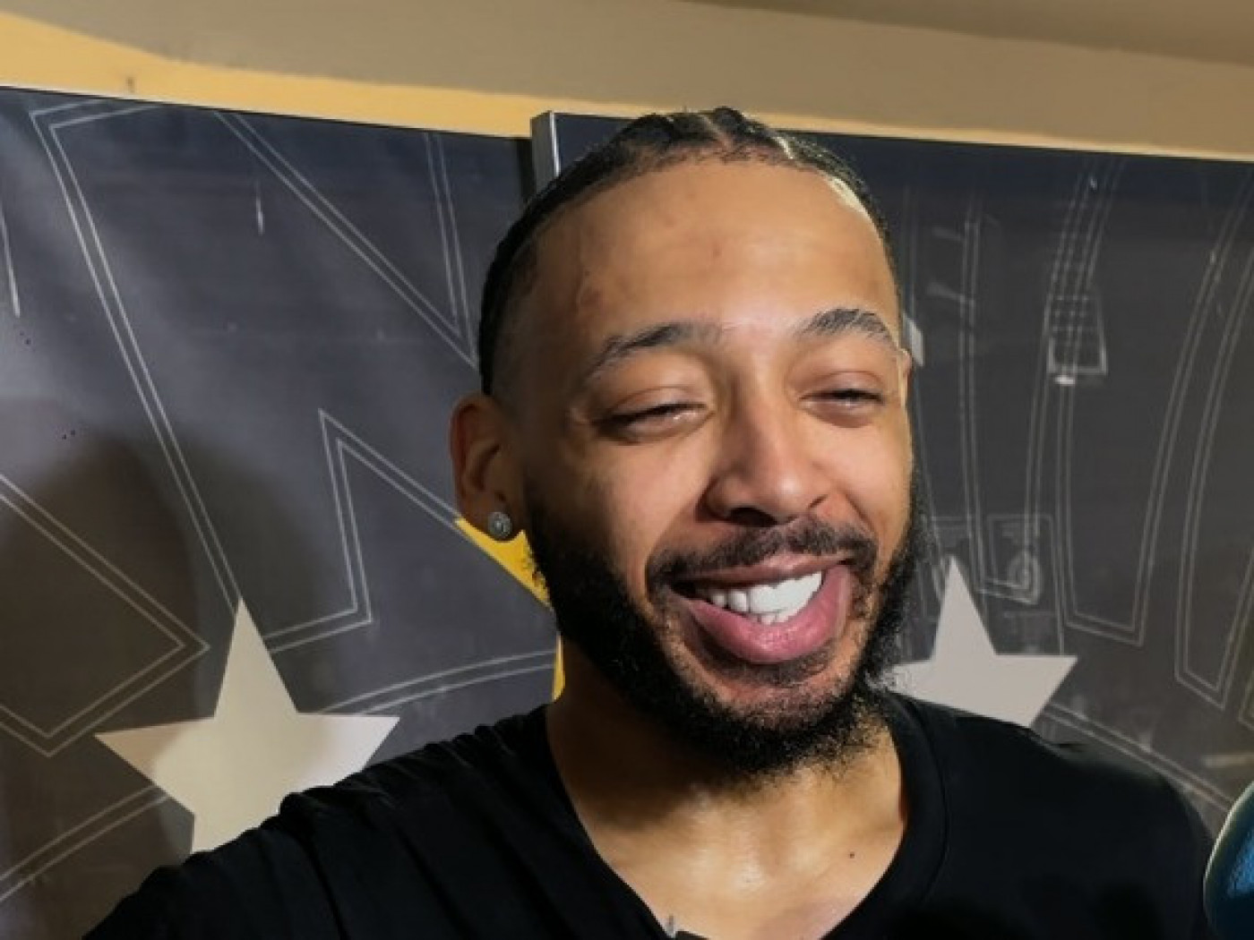 Karlik Džons nakon pobede nad Dubaijem