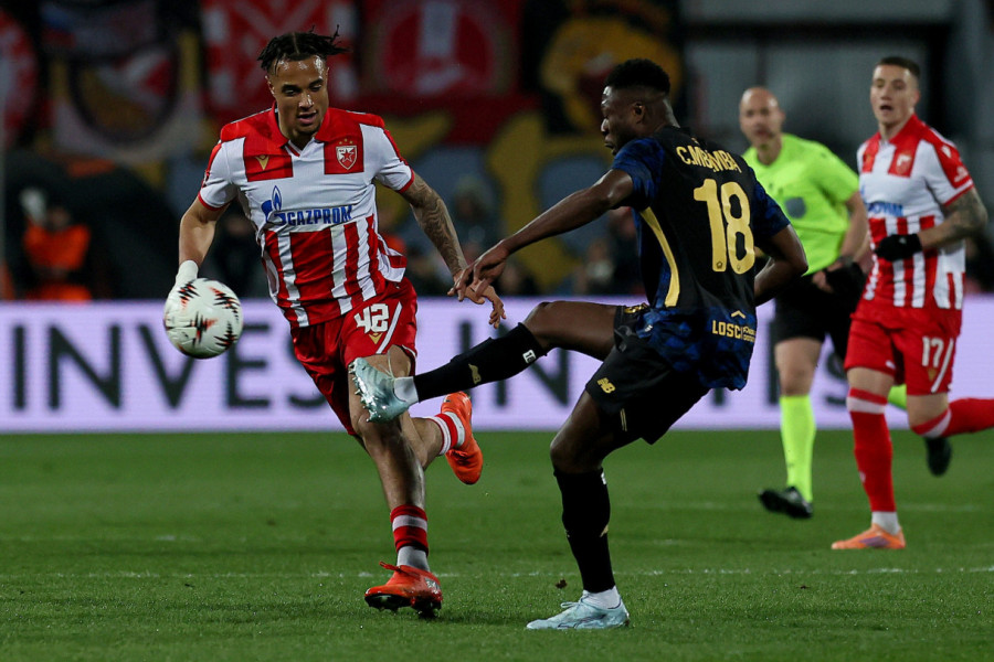 LEGENDARNI PEVAČ DOŠAO NA ZVEZDU: Pogledajte ko bodri crveno-bele protiv Lila na Marakani! (FOTO)