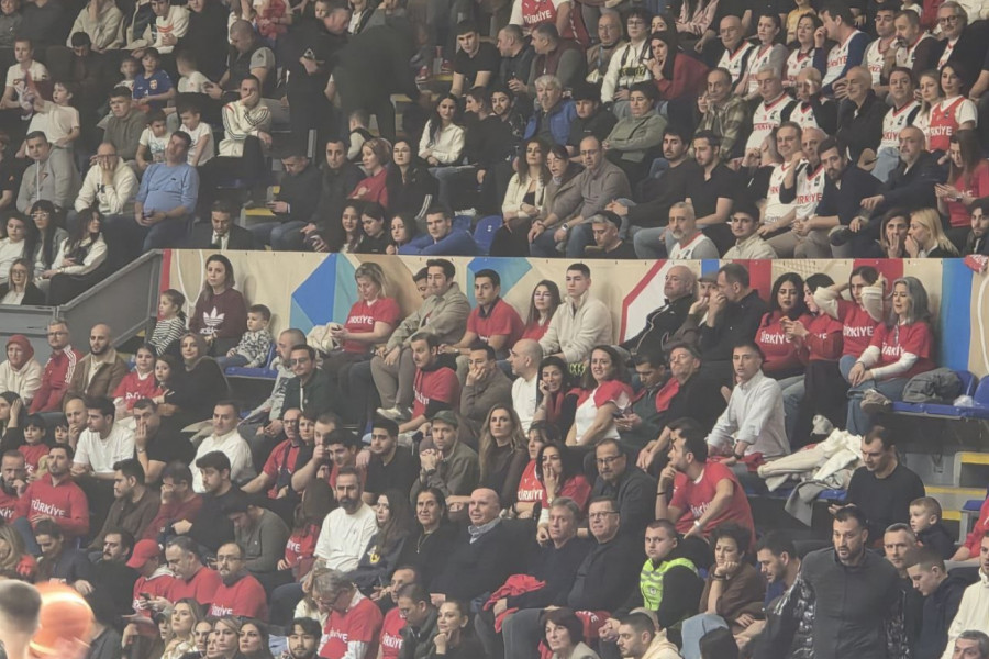 KAKAV JE TO BRAT: NBA legenda gleda Srbiju u Pioniru, zbog njega smo ustajali usred noći