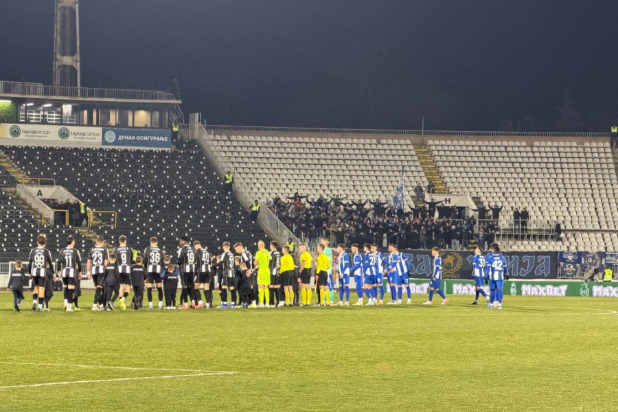 NAVIJAČKI "SUKOB" U HUMSKOJ: Romantičari započeli, grobari odgovorili! (VIDEO)