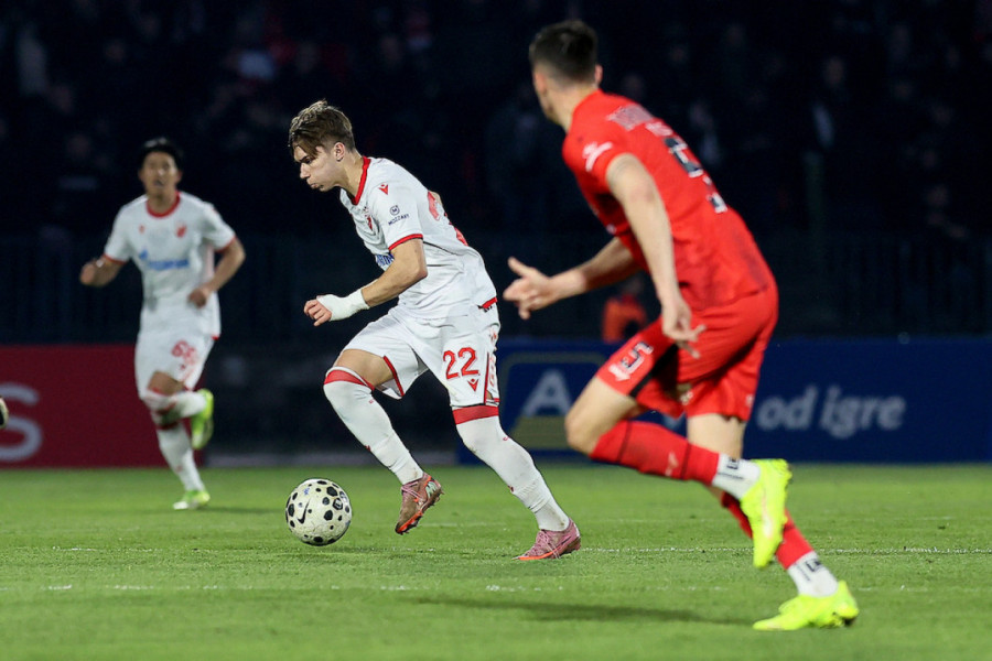 ZVEZDA DOMINIRA U KRAGUJEVCU: Kostov projektilom doneo prednost crveno-belima!