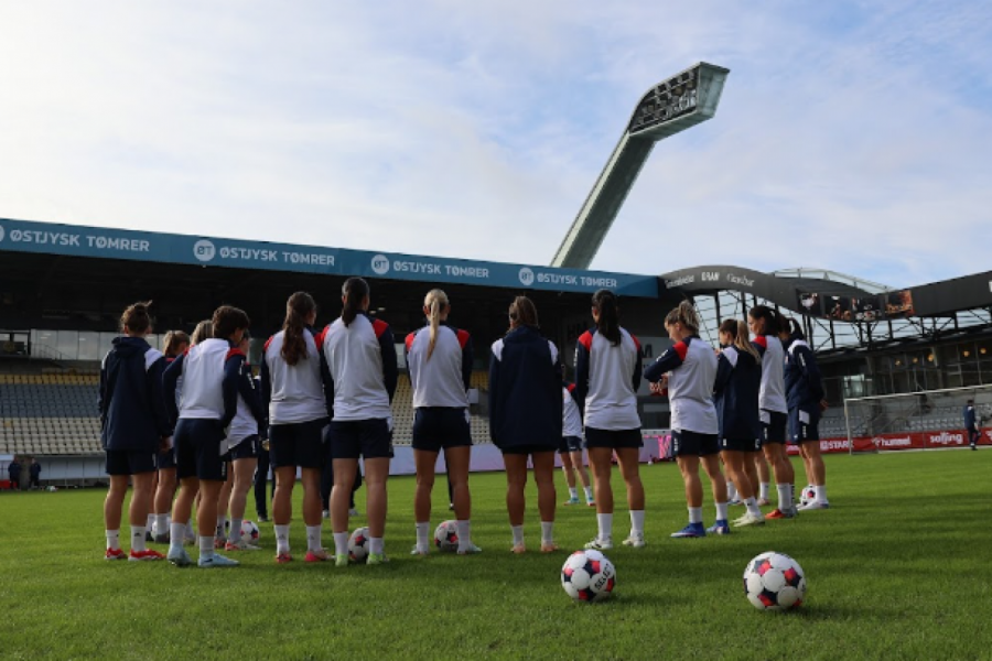 ŽENSKA REPREZENTACIJA KREĆE NA NAJVAŽNIJE PUTOVANJE U ISTORIJI: Protiv Danske bez nekoliko igračica, ali s verom u tim i hrabro srce!
