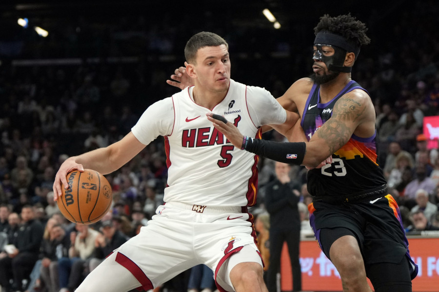 ZVEZDA NA FAJNAL-FORU EVROLIGE, A PARTIZAN... Nikola Jović iz Majamija zapalio delije