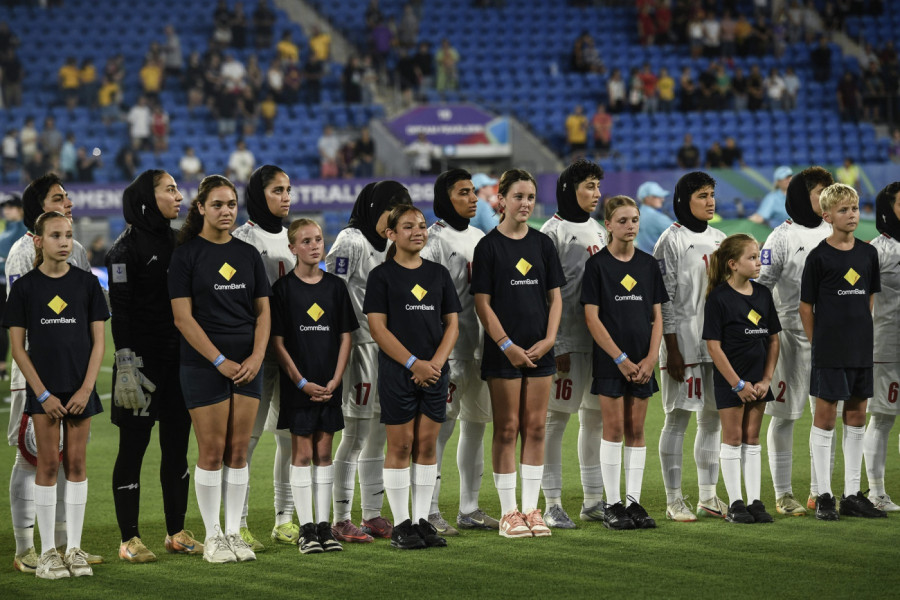 IRANSKE FUDBALEKE ODBILE DA PEVAJU HIMNU (VIDEO)