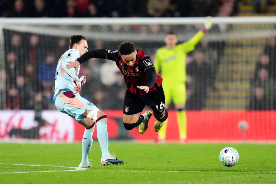 PETROVIĆ "ZAKLJUČAO" BORNMUT: Srbin briljirao na golu, stative spasavale Brentford!