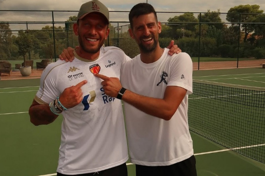 PREŽIVEO RAK, NE ODVAJA SE OD NOVAKA: Evo ko je verenik Arine Sabalenke, životna priča mu je za film