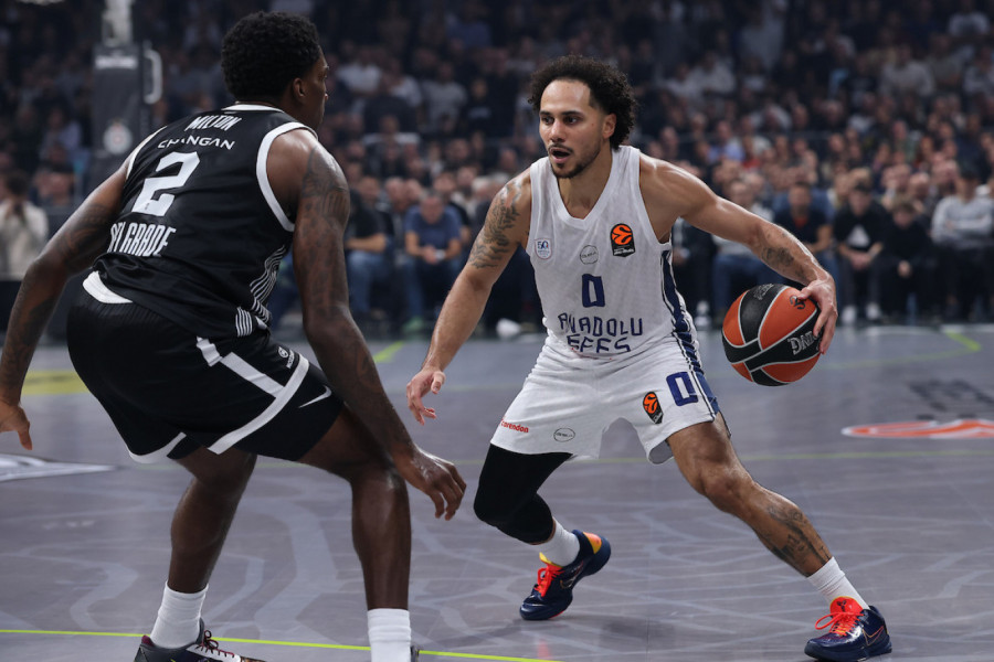 SELI SE U REDOVE NAJVEĆEG RIVALA: Larkin plaća bogatstvo iz svog džepa samo da pređe u Fener!