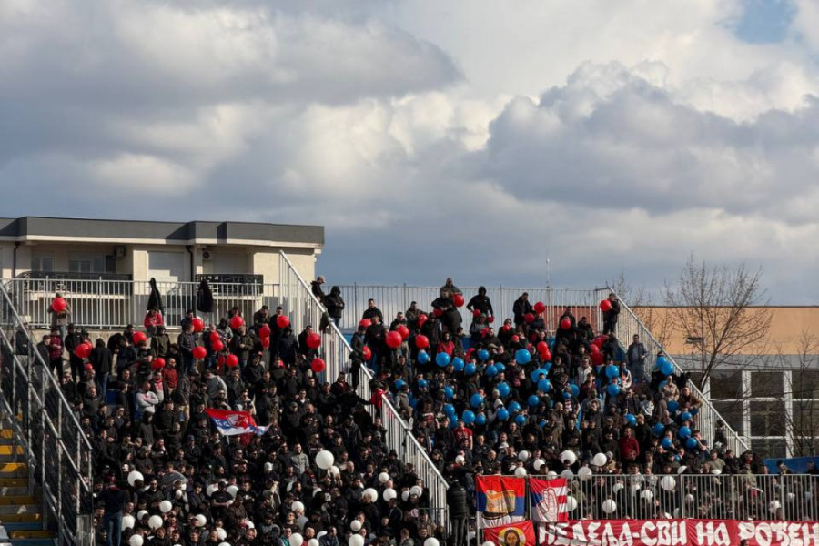 TRI MOĆNE ZASTAVE MEĐU DELIJAMA: Pogledajte šta su navijači Zvezde poručili pred meč sa Novim Pazarom! (