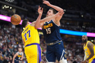 Luka Dončić gleda i ne veruje: Nikola Jokić opet izveo magiju, već imamo asistenciju sezone u NBA (VIDEO)