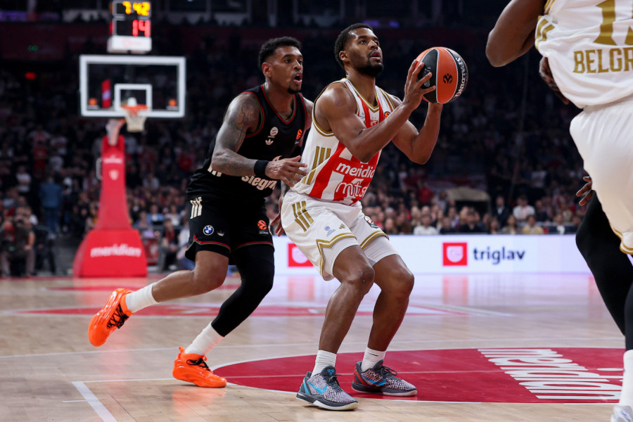 BATLER BRAVUROM DIGAO DELIJE NA NOGE! Ovakav poen se jako retko viđa (VIDEO)