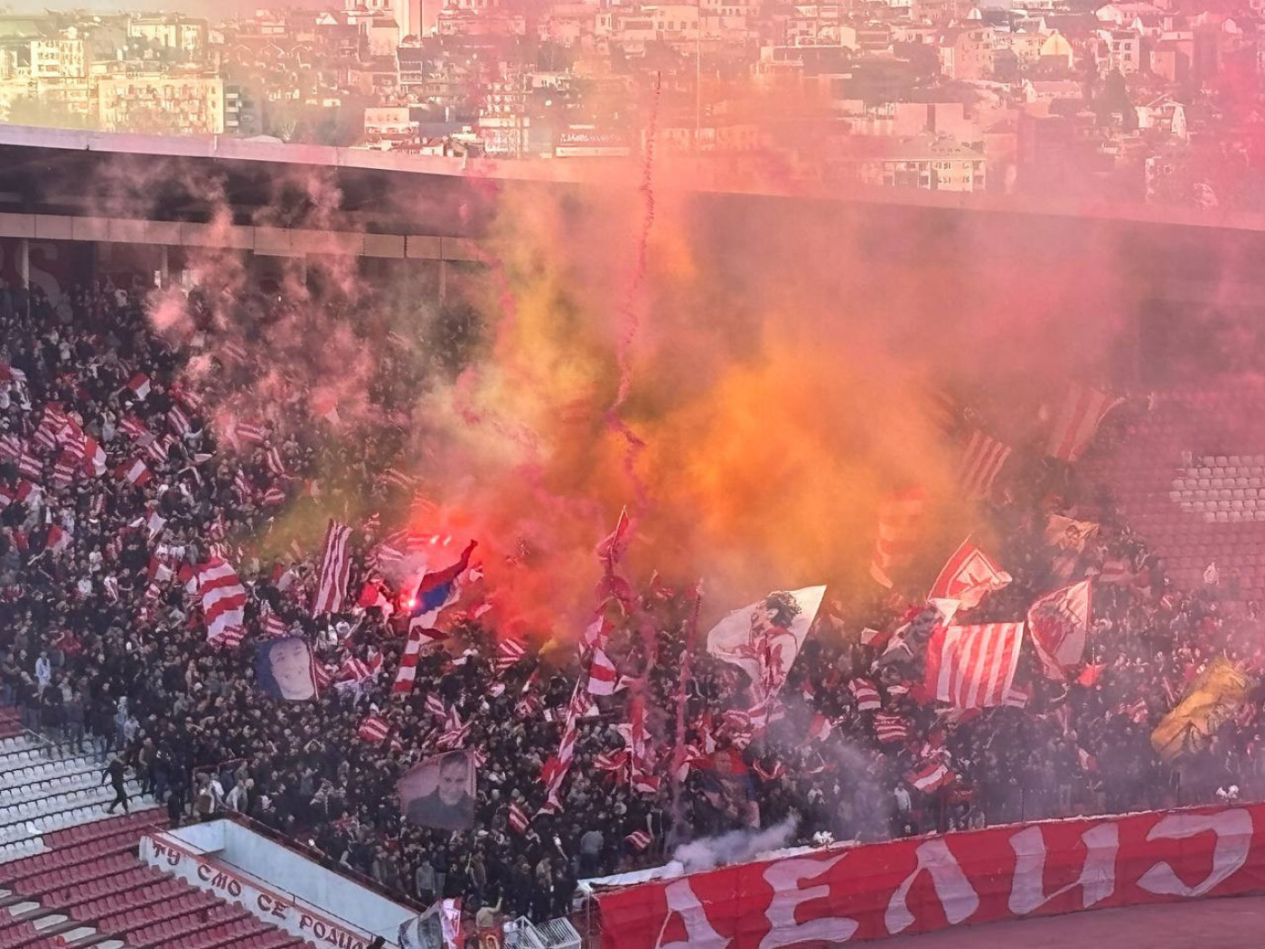 Delije "zapalile" severnu tribinu za Zvezdin rođendan