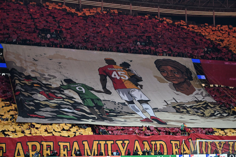 SNIMAK KOJI OBILAZI SVET: Osimen u suzama zbog veličanstvenog gesta navijača Galatasaraja!