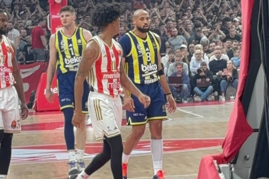 ŠTA TO NOSI TAJSON KARTER?! Zvezdin košarkaš ima nešto na kuku, evo čemu to služi (VIDEO)