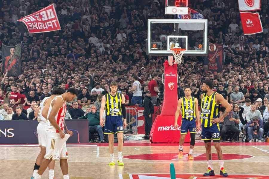 GORI ARENA: Delije pesmom o Turcima i likom Karađorđa dočekale Fenerbahče! (VIDEO)