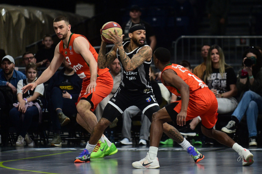 (POLUVREME) PARTIZAN - CEDEVITA OLIMPIJA: Crno-beli se vratili u meč, gosti vode!