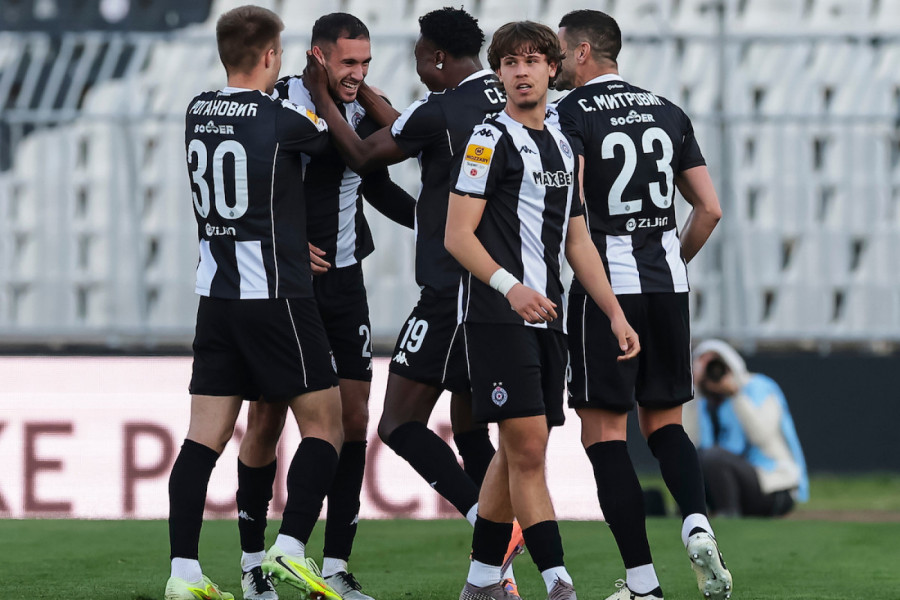 TO JE ŠOK, ALI NISMO PUKLI: Fudbaler Partizana otkrio šta se dešava u svlačionici