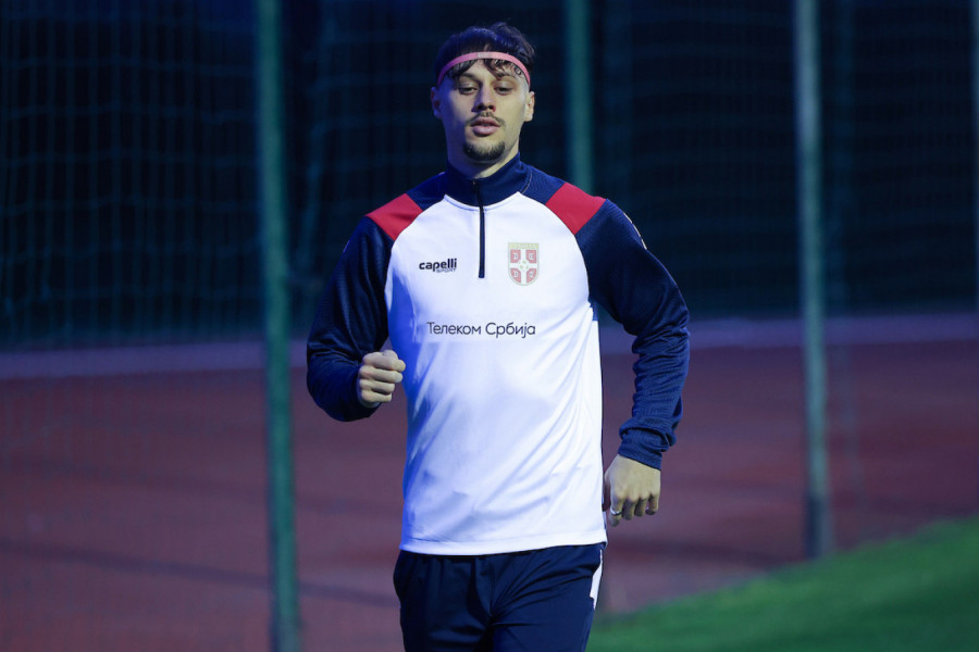 URNEBESNO! Španci bruje o Srbinu - Veljkov "orao" tražio VAR na prijateljskoj utakmici! (VIDEO)