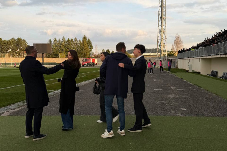 MAJSTOR NA TATU: Pogledajte šta je uradio sin Andrije Delibašiću pred start meča (VIDEO)