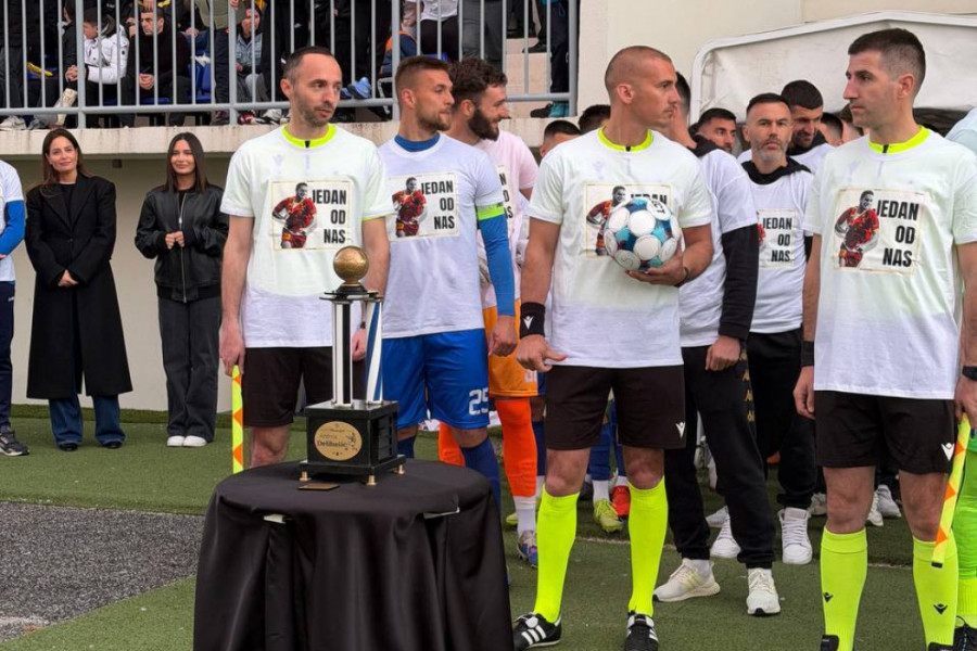 ANDRIJA JE TO ZASLUŽIO: Emotivne scene na stadionu u Nikšiću (FOTO)