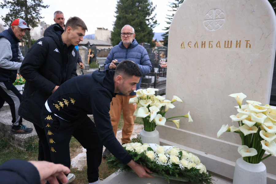 PARTIZAN POLOŽIO CVEĆE NA DELIBAĆEV GROB: Teške reči Andrijinog oca paraju i najtvrđa srca (FOTO, VIDEO)