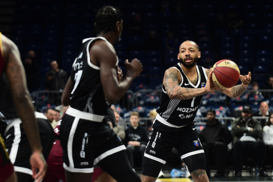 CRNO-BELI KRENULI SNAŽNO, PA POSUSTALI: Bosna vodi posle prve četvrtine