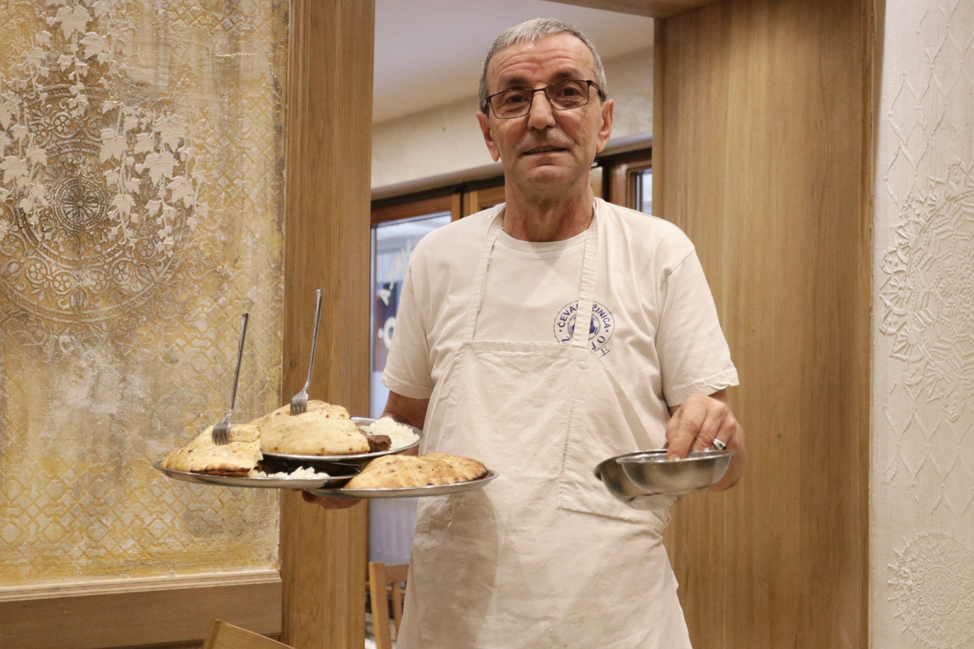 Posetili smo ćevabdžinicu Željo gde je Đoković probao ćevape