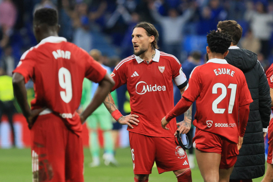 GUDELJA I SAIGRAČE SAČEKALI BESNI NAVIJAČI! Haos u Sevilji posle novog neuspeha (VIDEO)