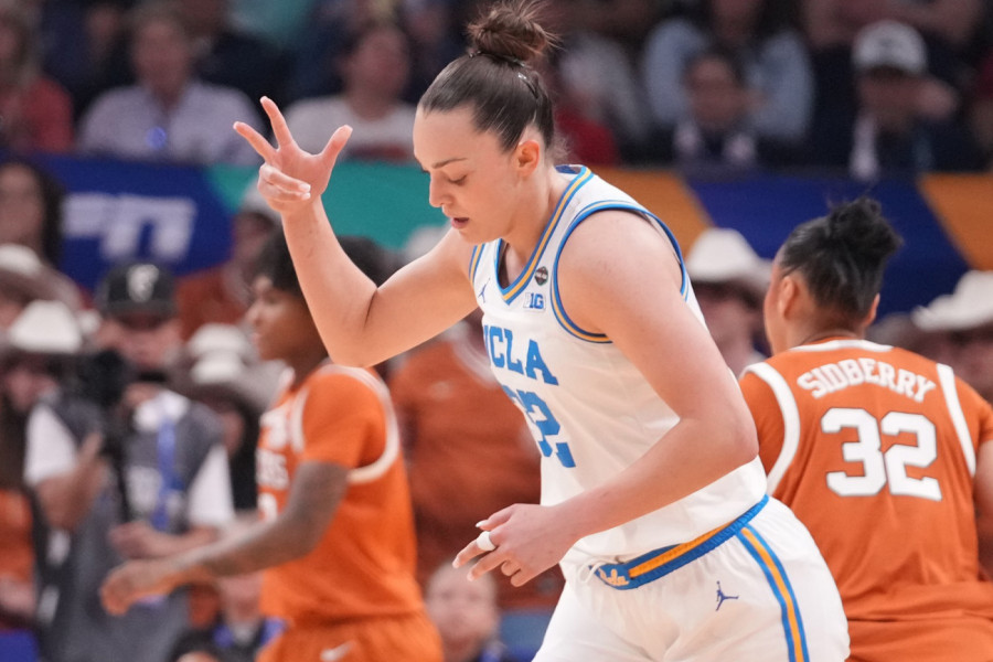 GRMELA SRPSKA MUZIKA: Anđela zapalila svlačionicu, evo uz koju pesmu (VIDEO)