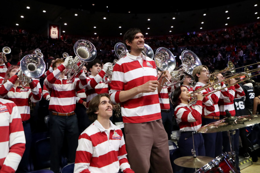 SRPSKI DIV ODNEO ŠOU: Bobi Marjanović navijao za pobednika u NCAA finalu! (VIDEO)