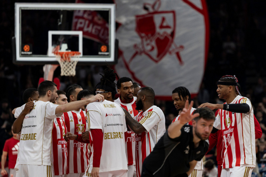 ZVEZDIN NITRO NA POČETKU MEČA: Trener Pariza prinuđen na tajm-aut!