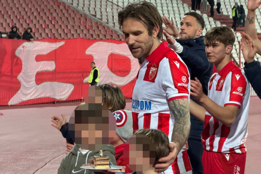 KATAI DOBIO DIVAN POKLON! Pretekao je Džajića, ušao u večnost - a evo kako su ga počastili navijači Zvezde! (FOTO, VIDEO)