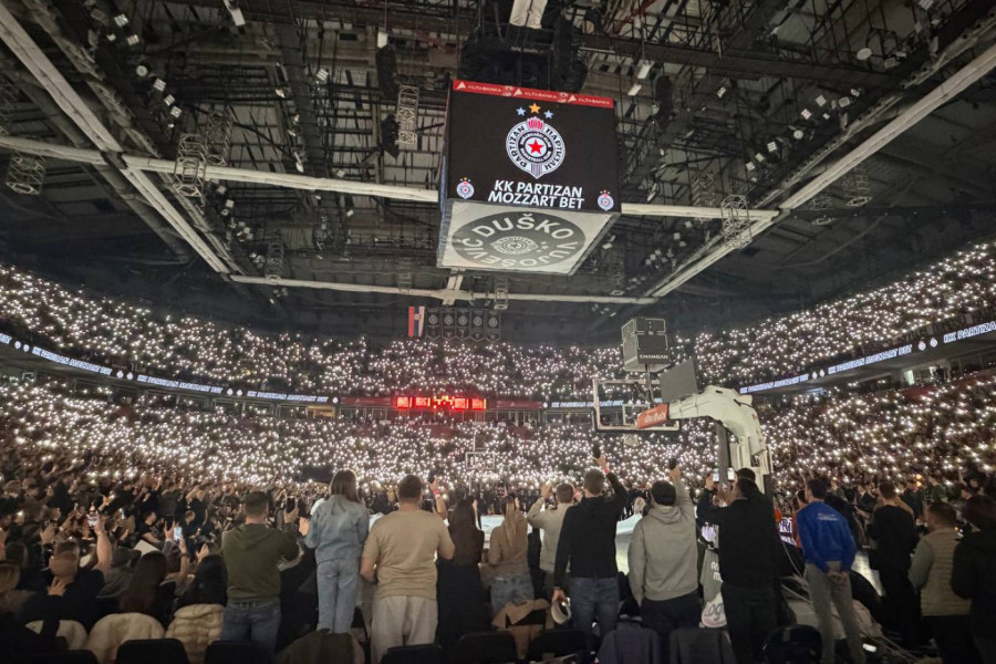 POTRESNO: Prepuna Arena se oprašta od Duška Vujoševića (VIDEO)